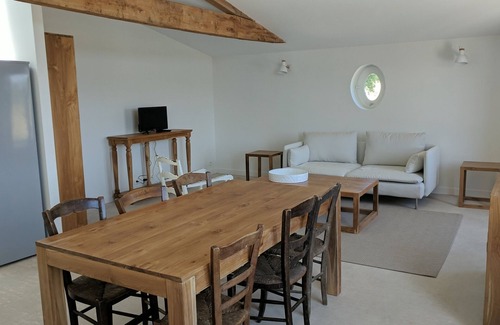 Saint-Colomb-de-Lauzun Villa | L'Estanguet, Encanto y piscina, 6p en Périgord, 125m2