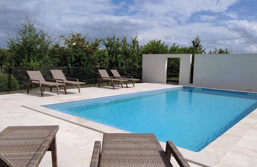 Saint-Colomb-de-Lauzun Villa | L'Estanguet, Encanto y piscina, 6p en Périgord, 125m2