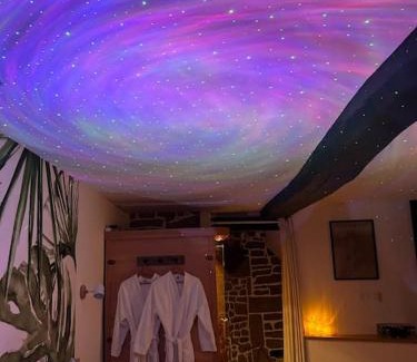 Guemene-sur-Scorff Casa | L'Etreinte, gîte de charme avec jacuzzi intérieur et sauna