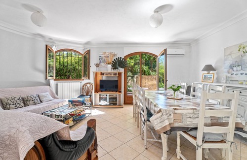 Le Bar-sur-Loup Apartamento | L'Eugénie - appt climatisé vue montagne