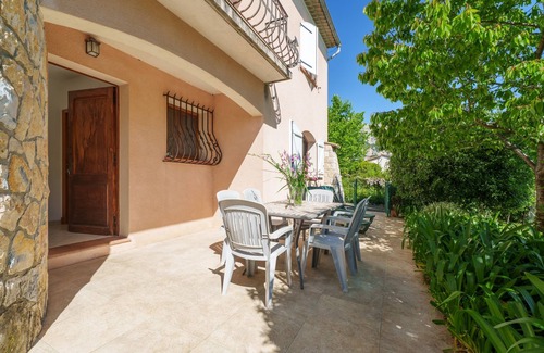 Le Bar-sur-Loup Apartamento | L'Eugénie - appt climatisé vue montagne