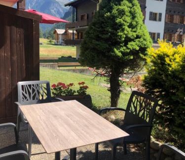 Evolene Apartamento | L'Hérensarde, bel appartement avec jardin-terrasse et garage