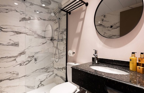 Notre-Dame-des-Champs Hotel | L'Hôtel Royal Saint Germain