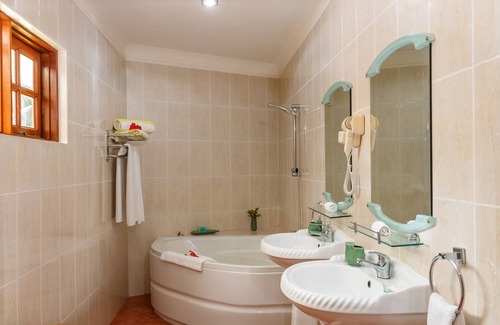 Cerf Island Hotel | L Habitation Cerf Hotel