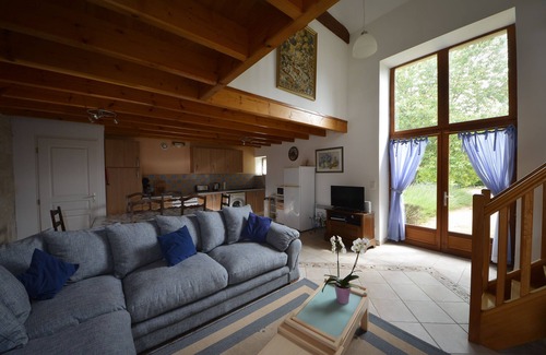 Sauze-Vaussais Cabaña | Bonitas casas rurales con piscina y jardines preciosos
