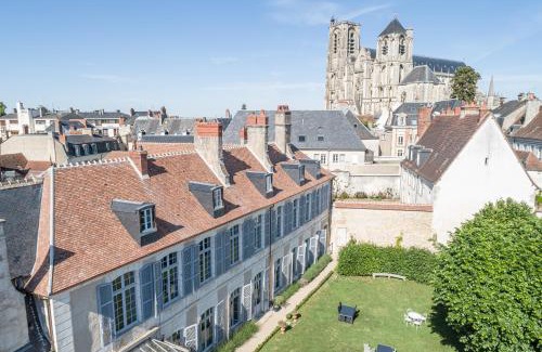 Bourges Cama Y Desayuno | L'Hotel de Panette, Un exceptionnel château en coeur de ville