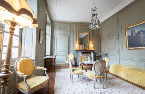 Bourges Cama Y Desayuno | L'Hotel de Panette, Un exceptionnel château en coeur de ville