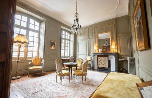 Bourges Cama Y Desayuno | L'Hotel de Panette, Un exceptionnel château en coeur de ville