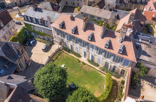 Bourges Cama Y Desayuno | L'Hotel de Panette, Un exceptionnel château en coeur de ville