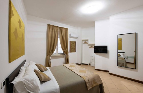 Centro Storico Cama Y Desayuno | L'Insolita Reggia