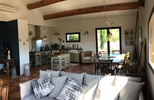 Malemort-du-Comtat Villa | Villa en el campo con impresionantes vistas y piscina privada.