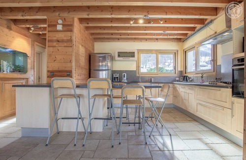 Le Noyer Casa | L'INSTANT PRESENT - THE WALNUT TREE