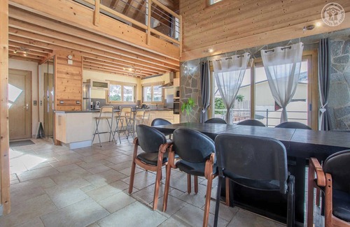 Le Noyer Casa | L'INSTANT PRESENT - THE WALNUT TREE