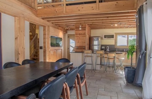 Le Noyer Casa | L'INSTANT PRESENT - THE WALNUT TREE