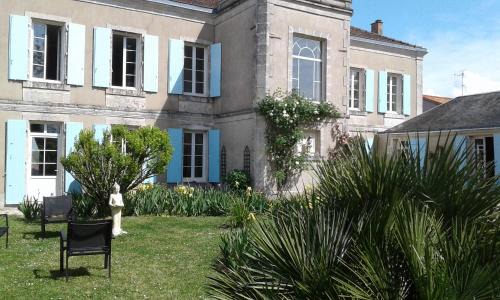 Le Gue-de-Velluire Cama Y Desayuno | L'Isle de Bourbon