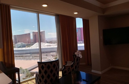 Las Vegas Villa | L&L Getaways 1