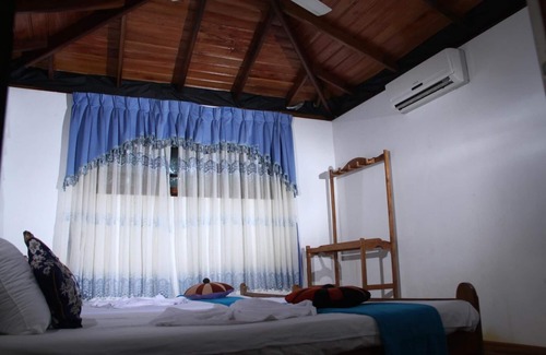 Pahala Maragahawewa Cama Y Desayuno | L.L.Tourist Inn & Safari jeeps