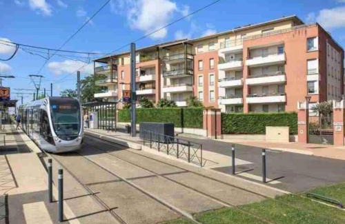 Fontaine-Bayonne-Cartoucherie Apartamento | L Oasis studio proche hôpital et aéroport Piscine Parking &Netflix