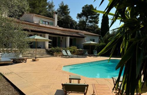 Le Tignet Villa | L'Oliveda - complètement climatisée, piscine, calme, proche commerce et lac, ski à 45min