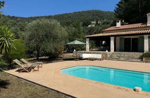 Le Tignet Villa | L'Oliveda - complètement climatisée, piscine, calme, proche commerce et lac, ski à 45min