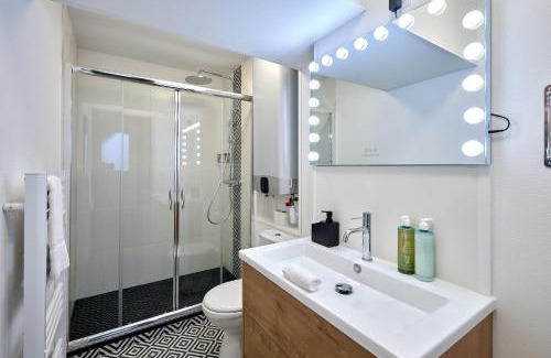 Nevers Apartamento | L'Oscar, Expérience Cinema Room avec Netflix, Canal Plus, Prime Vidéo chez les M by PRIMO C0NCIERGERIE