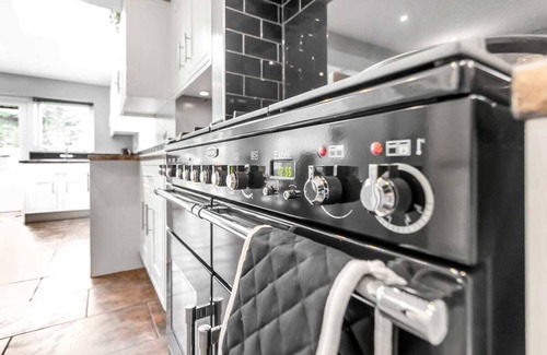 Norwich Casa | L/Parking | Sleep7 | 4BR | 2 BA