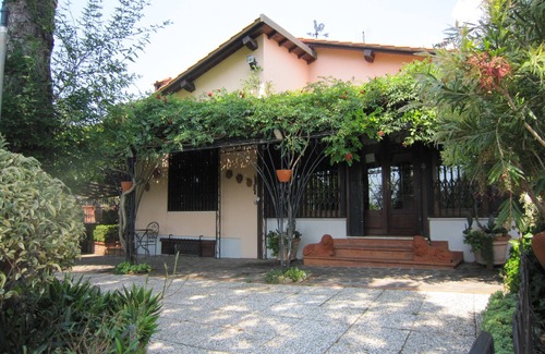 Rosignano Marittimo Villa | VILLA PRIVATA, PISCINA E CAMPO DA TENIS, WI-FI, A / C, MASCOTA AMIGABLE