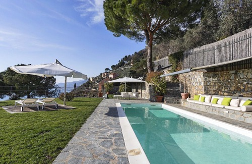 Camogli Villa | L'Ulivo sull'Orizzonte con piscina by Wonderful Italy