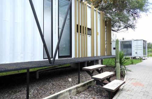 León Apartamento | L W H Hotel & Glamping Container Park