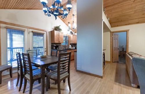 Reeds Spring Cabina | L069 Lakeside Delight 2Br Lakefront Cabin, SEE DESC. for SUMMER SPECIAL