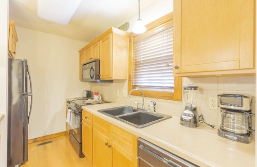 Reeds Spring Cabina | L130B, "Nestled Inn" 2-Br with Loft Lakeview Cabin, SEE DESC. for SUMMER SPECIAL
