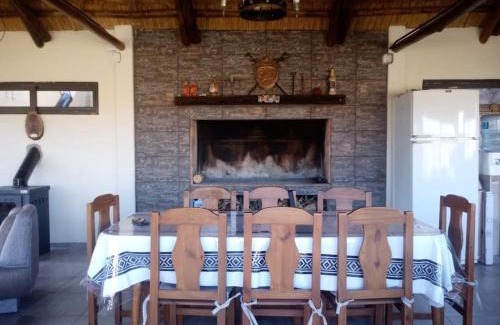Cacheuta Casa | La Antonia, cabaña al pie de la montaña