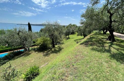 Padenghe sul Garda Apartamento | La Baia, sul lago, tranquilla