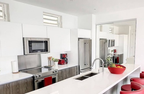 Indigo Bay Condominio | La Belle Bleue at Indo Bay, walkable beach, pool