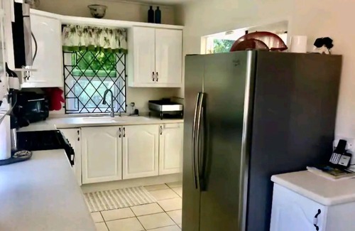 Gros Islet Casa | LA BELLE BREEZE VILLA, beach, pool, fruit trees, games and entertainment, nature