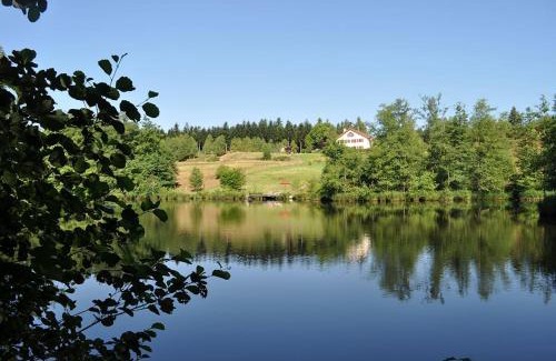 Faucogney-et-la-Mer Cama Y Desayuno | "La Belle Chambre" dans une ferme avec etang privé dans la région des Mille Etangs Faucogney-et-La-Mer