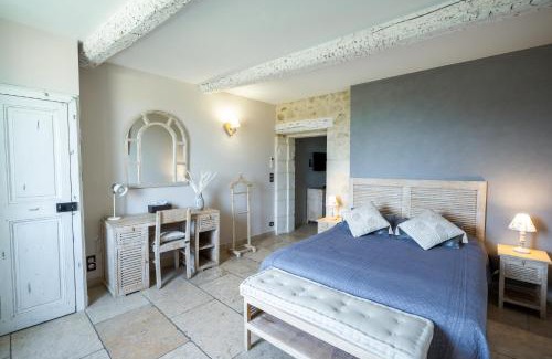 Saint-Hilaire-d'Ozilhan Hotel | La Belle Vie