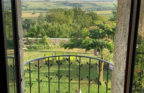 Fain-les-Moutiers Casa | La Bellevue / Vistas impresionantes en absoluta tranquilidad / piscina privada