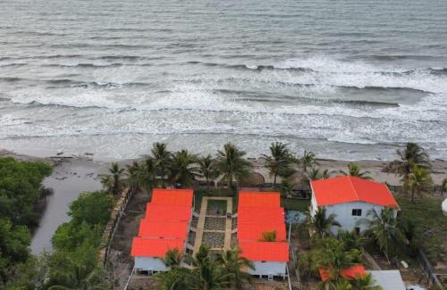 San Juan de Uraba Casa | La Bonita, hermosas cabañas frente al mar