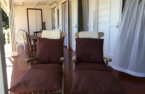 Piton Saint-Leu Villa | "La Bougainvillée" 3-star, charming Creole gite for 4 people with sea view.