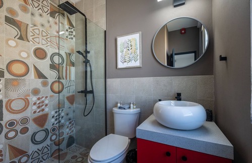 Santurce Casa | La Buena Vida Inn