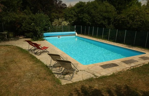 Chatel-Moron Casa | La Buissonnière in South Burgundy: whole house with swimming pool