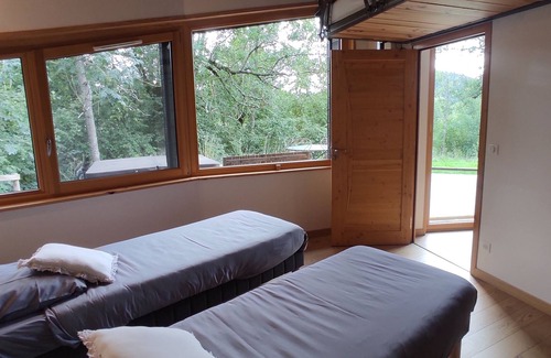 Queyrieres Casa | La Bulle d'Eau, unusual ecolodge with private spa - Bulles d'Herbe