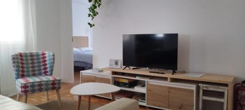 Aviles Apartamento | La cámara secreta de BelNi