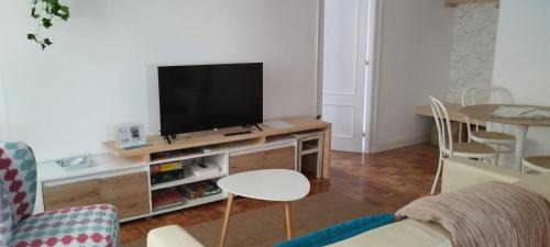 Aviles Apartamento | La cámara secreta de BelNi