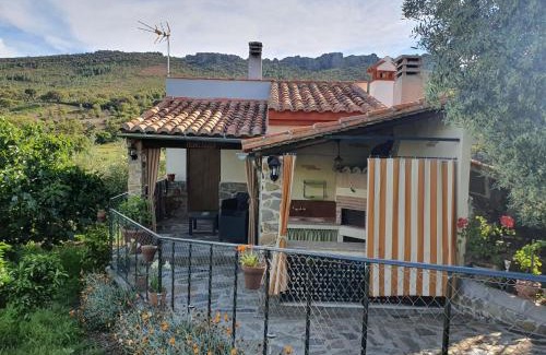 La Aceña de la Borrega Hotel | La Cabaña Romantica de Llano