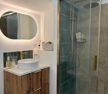 Arles Chalet De Esquí | La Cabane de L'Olivier - Suite cosy avec jacuzzi & home cinéma