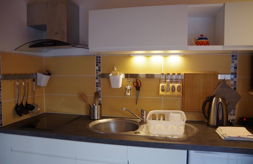 Saint-Alban-Leysse Cabaña | LA CABANE DU JARDIN - ALQUILER INDEPENDIENTE PARA 2 A 4 PERSONAS
