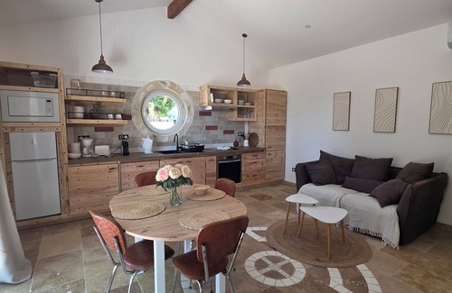 Arles Otro | La cabanette in the Camargue