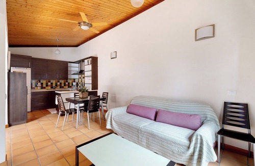 Playa San Juan Villa | 'La Calabacera Casa Amarilla' con vistas al mar, piscina compartida y Wi-Fi